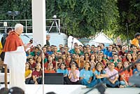 Macht euch drei große Werte zu eigen: Familie, Bildung und Glaube Macht euch drei große Werte zu eigen: Familie, Bildung und Glaube
