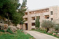 Tantur – Ökumenisches Zentrum auf dem Weg zwischen Jerusalem und Betlehem Tantur – Ökumenisches Zentrum auf dem Weg zwischen Jerusalem und Betlehem