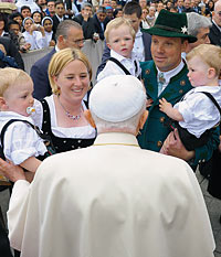 Es ist die Aufgabe des Priesters, die Menschen zu heiligen Es ist die Aufgabe des Priesters, die Menschen zu heiligen