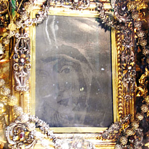 Auf der Suche nach Rat und Hilfe bei der Muttergottes Auf der Suche nach Rat und Hilfe bei der Muttergottes