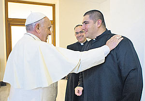 Der Hirte Papst Franziskus ist bei seinen Gläubigen Der Hirte Papst Franziskus ist bei seinen Gläubigen