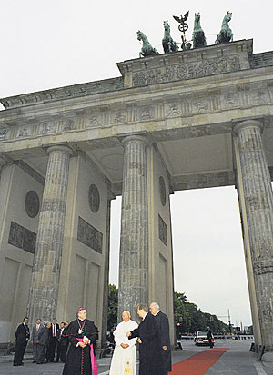 Johannes Paul II. und die Berliner Mauer Johannes Paul II. und die Berliner Mauer