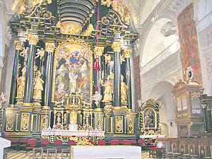 Die majestätische Wiltener Stiftskirche mit der Prämonstratenser-Abtei Die majestätische Wiltener Stiftskirche mit der Prämonstratenser-Abtei