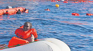 Die Migranten und Flüchtlinge aufnehmen, beschützen, fördern und integrieren Die Migranten und Flüchtlinge aufnehmen, beschützen, fördern und integrieren