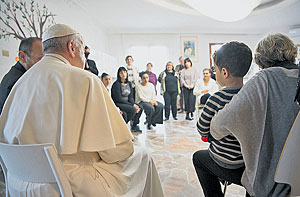 Papst Franziskus besucht Mtter in offenem Strafvollzug