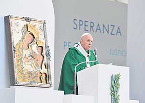 Besuch des Papstes in Bari aus Anlass der Konferenz Friedensgrenze Mittelmeer