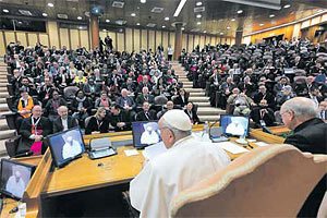 Laien und Hirten gemeinsam in Kirche und Welt Laien und Hirten gemeinsam in Kirche und Welt