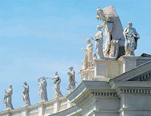 Leuchtspuren am Himmel von St. Peter